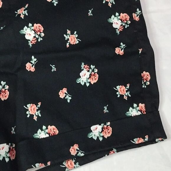 Torrid Black Pink Floral Mid Rise Stretch Sateen Belted Shorts Size 12 - Picture 7 of 15